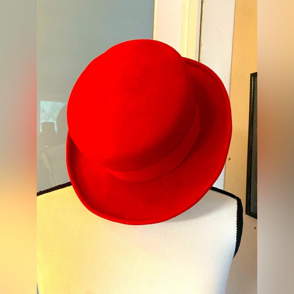 Vintage women’s red felt hat